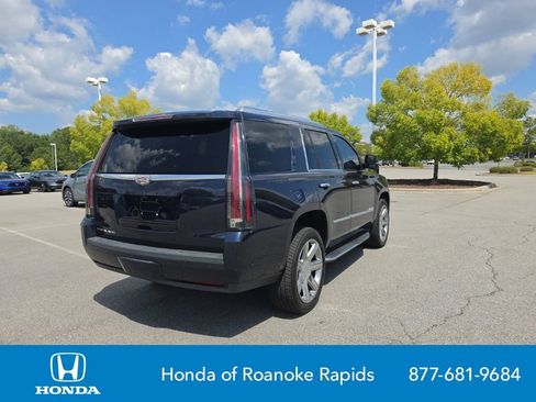 Used 2019 Cadillac Escalade Luxury RWD image 5