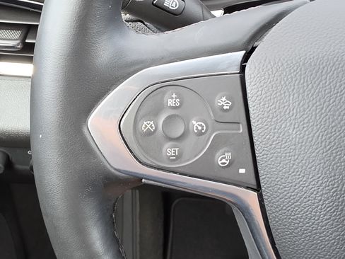 Used 2023 Chevrolet Traverse Premier FWD image 17