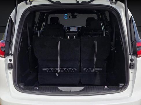 New 2026 Chrysler Pacifica Select image 6