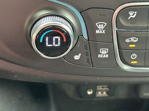 Used 2023 Chevrolet Traverse RS FWD image 23