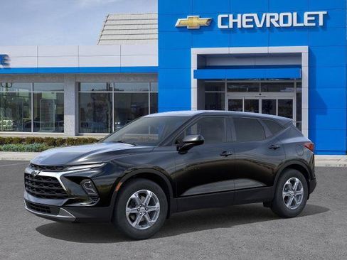 New 2025 Chevrolet Blazer LT w/ Driver Confidence Package FWD image 2