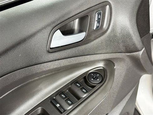 Used 2015 Ford Escape SE w/ SE Chrome Package image 17