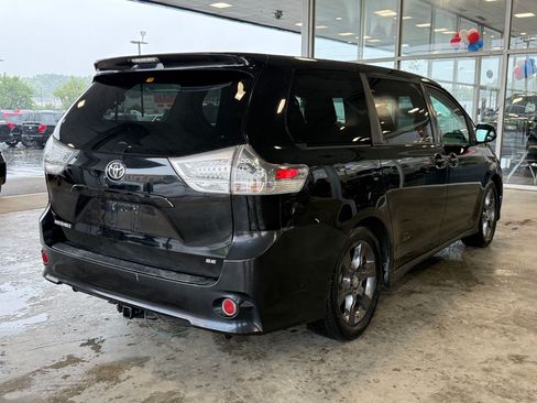 Used 2011 Toyota Sienna SE w/ Towing Pkg FWD image 9