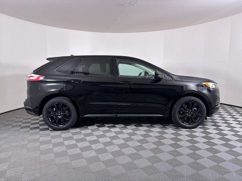 Used 2023 Ford Edge SE w/ Black Appearance Package image 11