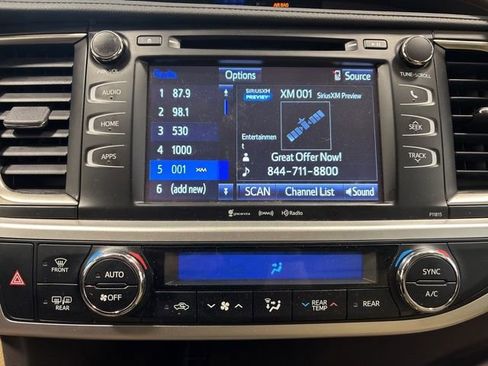 Used 2019 Toyota Highlander Plus AWD/4WD image 25