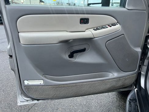 Used 2000 Chevrolet Suburban 2500 LS w/ LS Preferred Equipment Group image 12