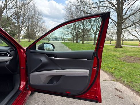 Used 2021 Toyota Camry SE image 24