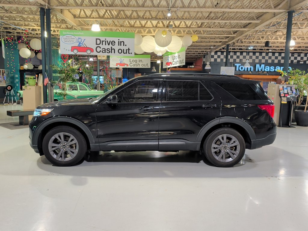 Used 2022 Ford Explorer XLT w/ Equipment Group 202A AWD/4WD image 12