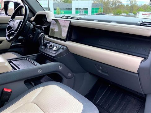 Used 2022 Land Rover Defender 110 X-Dynamic HSE AWD/4WD image 17