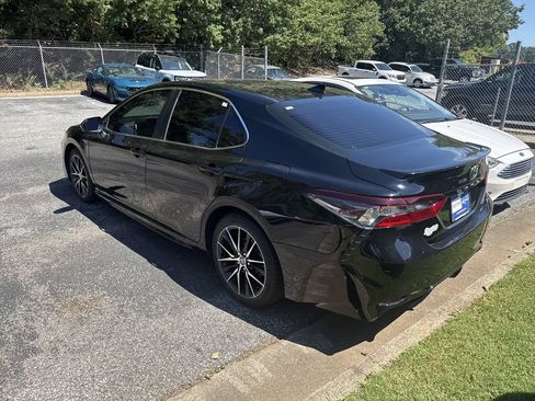 Used 2021 Toyota Camry SE FWD image 15