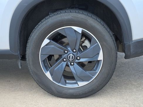 Used 2024 Nissan Rogue SV AWD/4WD image 15