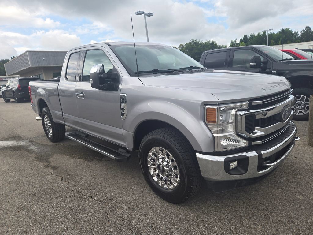 Used 2022 Ford F250 XLT w/ XLT Premium Package RWD image 2