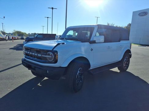 New 2025 Ford Bronco Outer Banks image 7