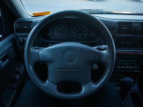 Used 2002 Isuzu Rodeo LS image 18