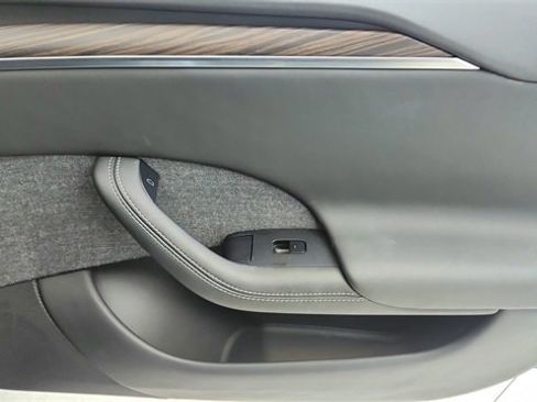 Used 2025 Tesla Model S image 23