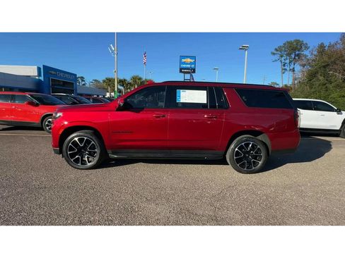 Used 2022 Chevrolet Suburban RST w/ Luxury Package image 5