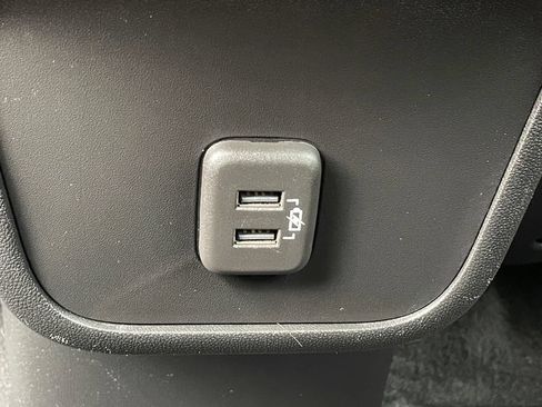 Used 2019 Chevrolet Equinox LT w/ Driver Convenience Package AWD/4WD image 36