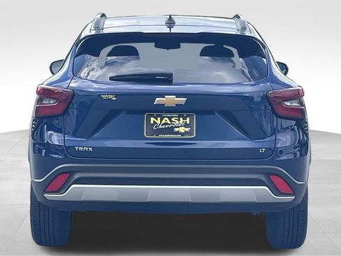 Used 2024 Chevrolet Trax LT w/ Driver Confidence Package FWD image 4