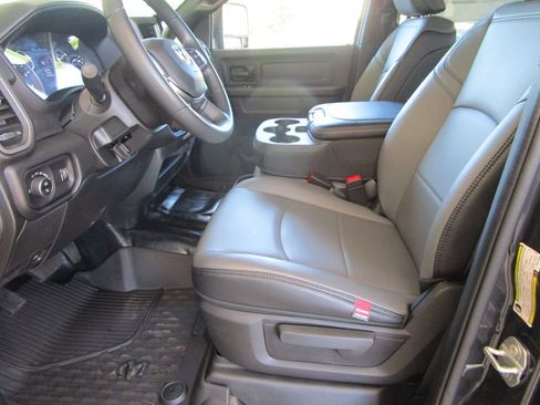 New 2026 RAM 3500 Tradesman AWD/4WD image 31