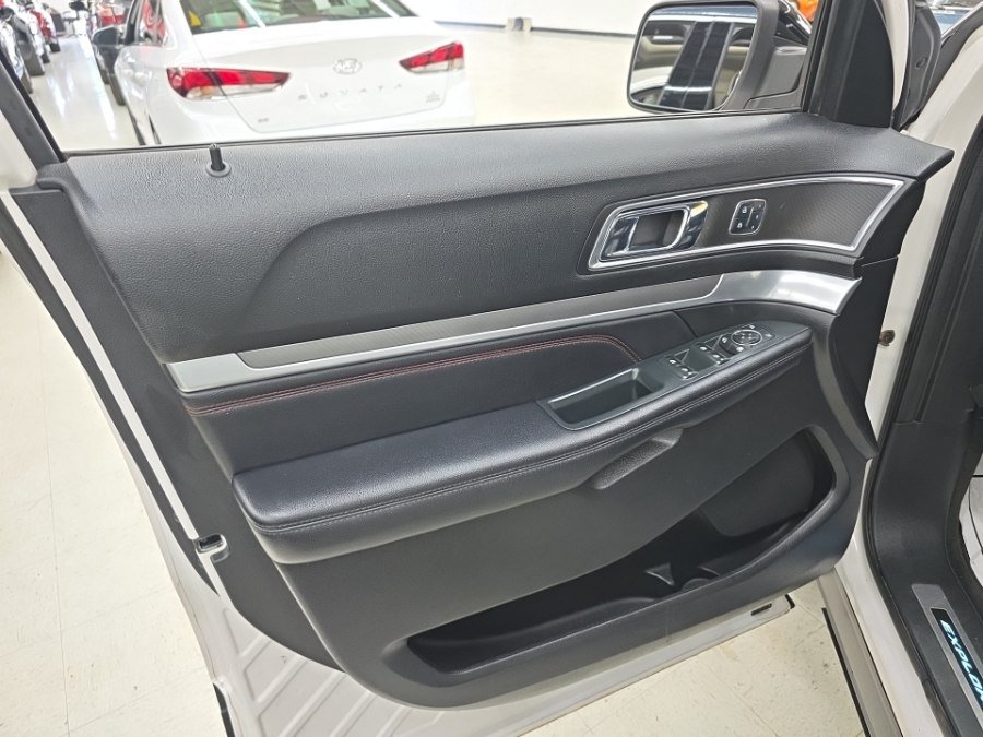 Used 2018 Ford Explorer Sport w/ Equipment Group 401A AWD/4WD image 15