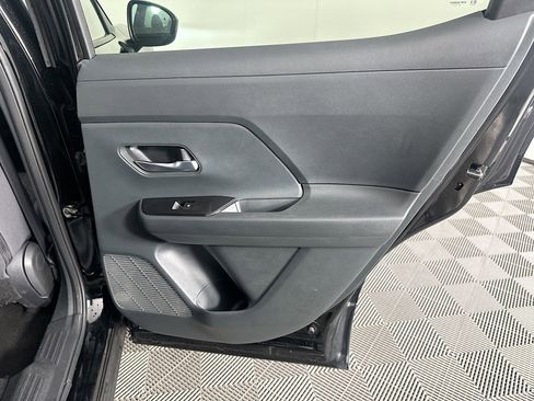 Used 2025 Nissan Kicks SV AWD/4WD image 27