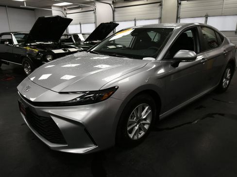 Certified 2025 Toyota Camry LE image 3