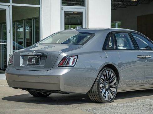 New 2025 Rolls-Royce Ghost image 8