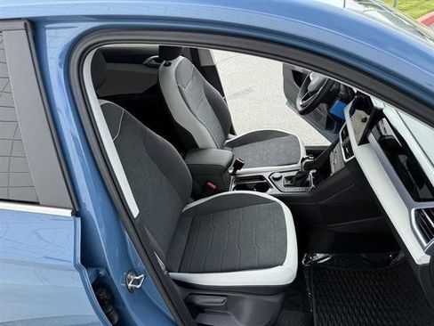 New 2025 Volkswagen Taos SE image 21