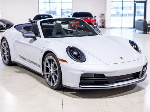 Used 2026 Porsche 911 Carrera T RWD image 10