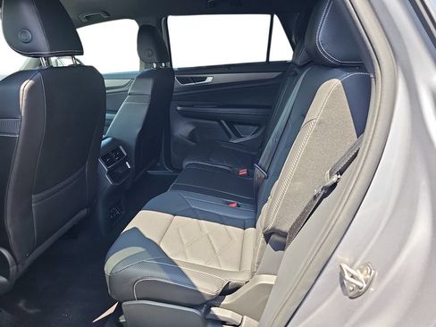 Used 2024 Volkswagen Atlas Cross Sport SE FWD image 14