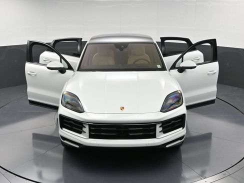 Certified 2025 Porsche Cayenne Coupe AWD/4WD image 35