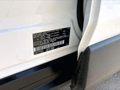 Used 2025 Toyota RAV4 XLE AWD/4WD image 33