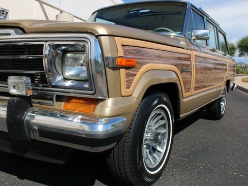 Used 1990 Jeep Grand Wagoneer image 36