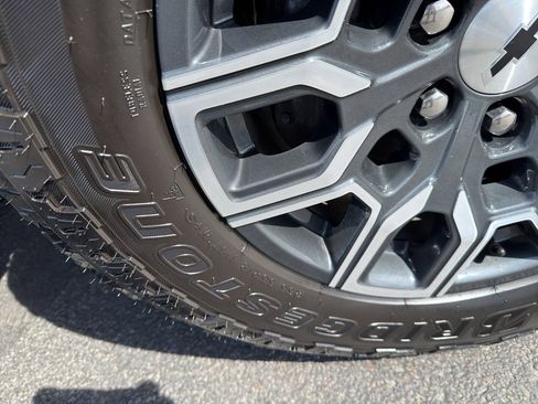 Used 2023 Chevrolet Colorado Z71 w/ Z71 Convenience Package 2 image 11