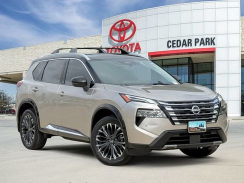 Used 2025 Nissan Rogue Platinum FWD image 1
