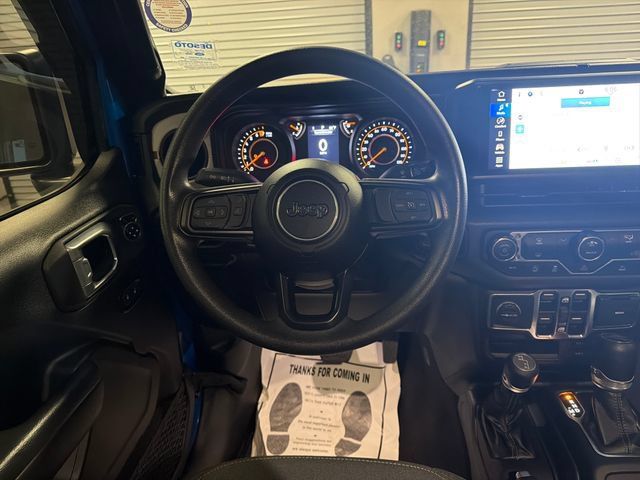 Used 2025 Jeep Gladiator Sport AWD/4WD image 13
