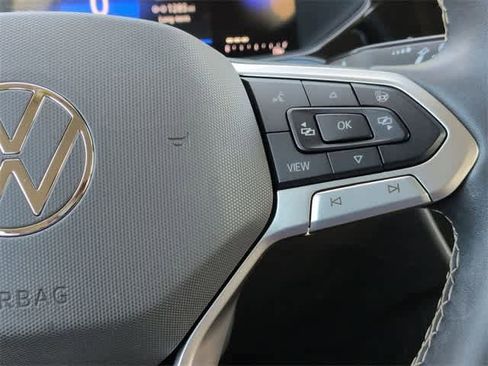 Used 2024 Volkswagen Taos SE image 25