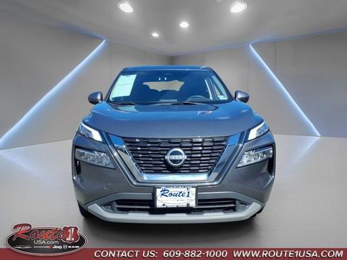 Used 2023 Nissan Rogue SV image 2