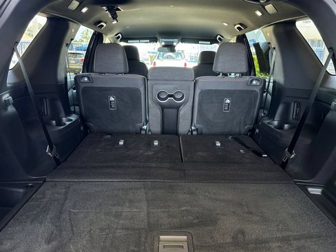 Certified 2025 Honda Pilot Sport image 16