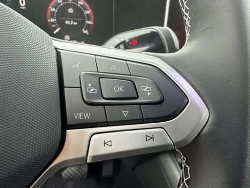 Used 2025 Volkswagen Tiguan SE image 22