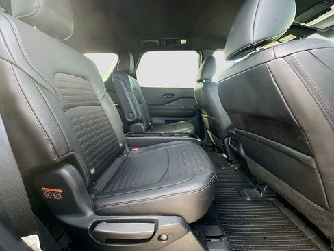 Used 2025 Nissan Pathfinder Rock Creek AWD/4WD image 27