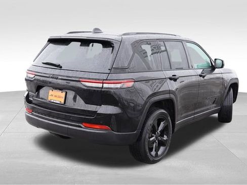 Certified 2023 Jeep Grand Cherokee Altitude image 5