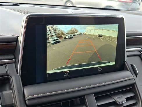 Used 2024 Chevrolet Suburban Premier image 17