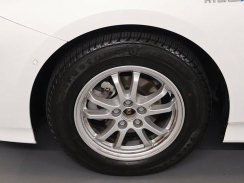 Used 2022 Toyota Prius LE FWD image 7