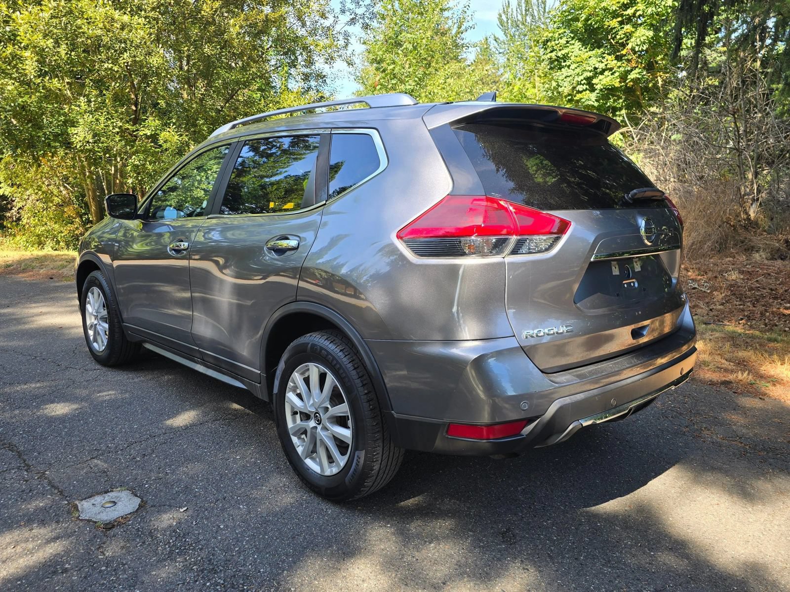 Used 2019 Nissan Rogue SV FWD image 3