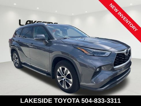 Used 2021 Toyota Highlander XLE FWD image 4