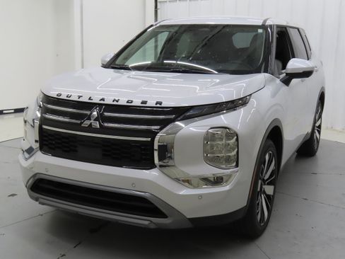 New 2025 Mitsubishi Outlander SE image 7