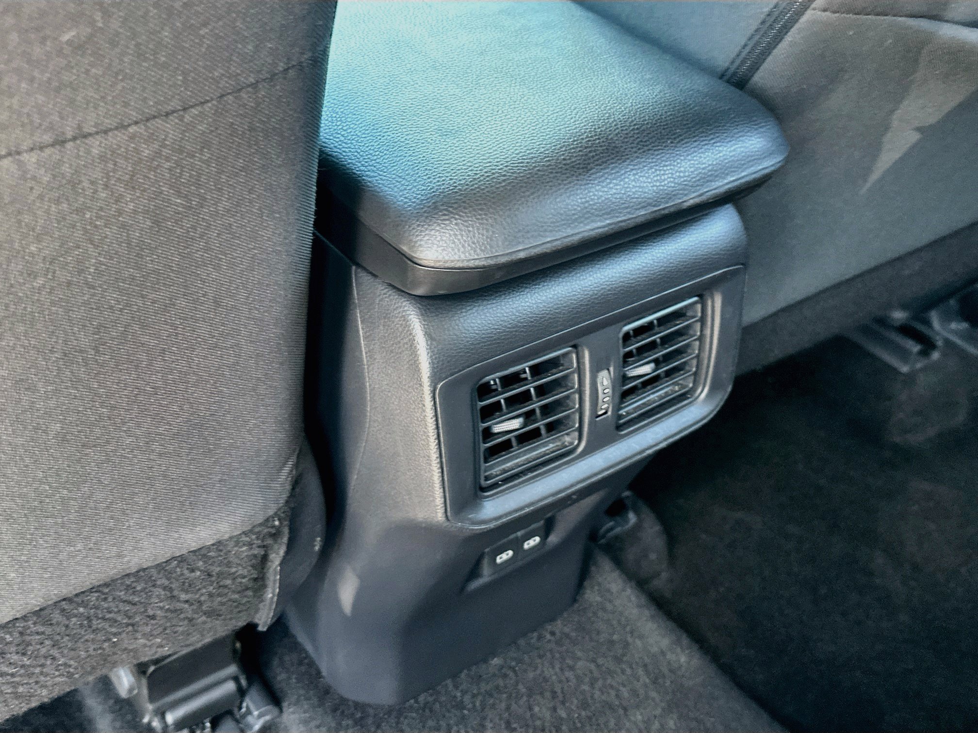 Used 2025 Toyota RAV4 XLE AWD/4WD image 21