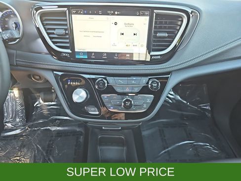 New 2026 Chrysler Pacifica Select image 21