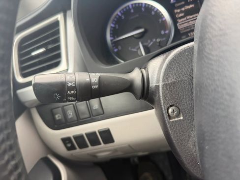 Used 2018 Toyota Highlander XLE FWD image 16